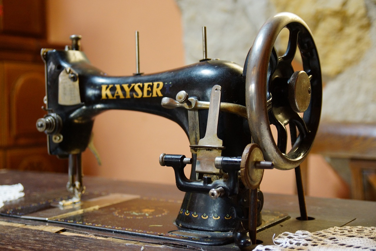 Simple Steps on How to Thread a Sewing Machine